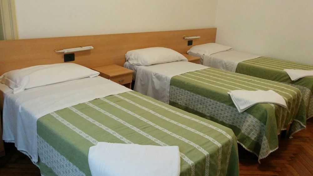 Adam'S House Hostel Milaan Buitenkant foto