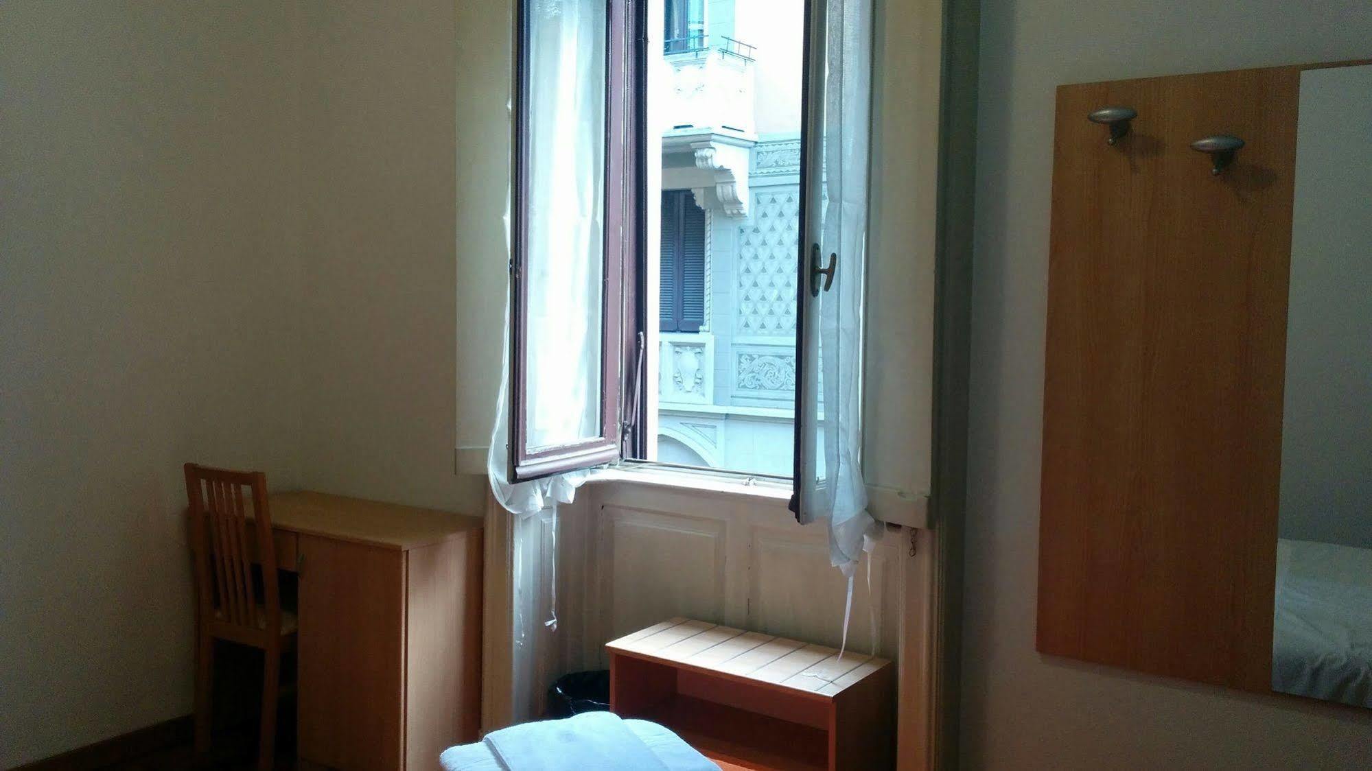 Adam'S House Hostel Milaan Buitenkant foto